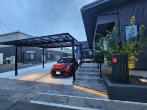 ブラックにこだわったモダンなエクステリア　埼玉県加須市