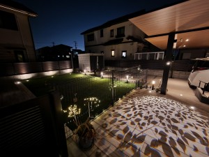 タカショー　グラフィックスポットライトで華麗にライトアップ 　埼玉県