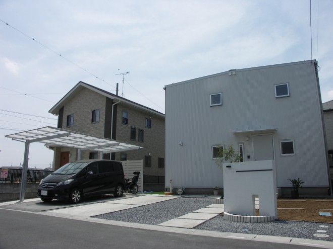 白の家　スタイリッシュでモダンなオープン外構　埼玉県鴻巣市　無印良品の家