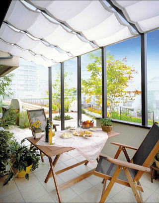 ガーデンラウンジ　ココマ　サイドスルー腰壁+ オープンテラス