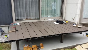リクシル 樹ら楽ステージ クリエダーク（樹脂デッキ）施工中！！ 埼玉